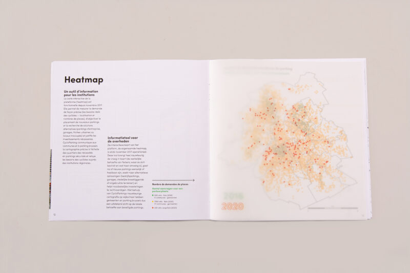 Publication mise en page avec papier calque pour la visualisation graphique